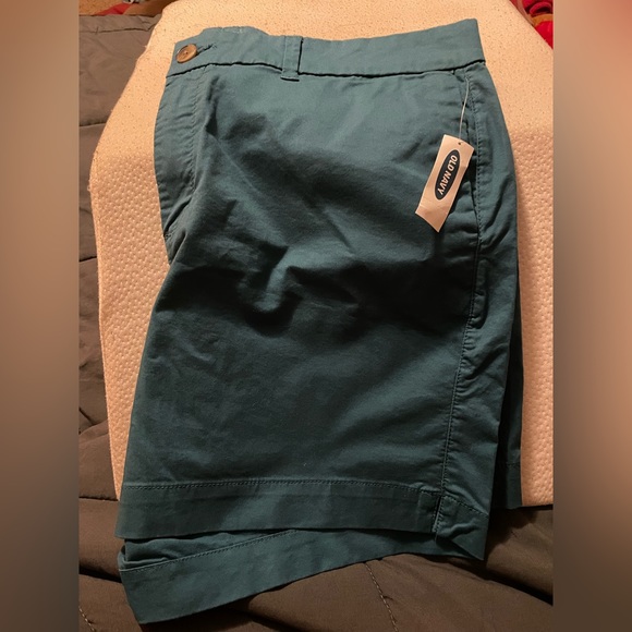 Old Navy Pants - ⏳ NWT Old Navy Shorts - Size 16